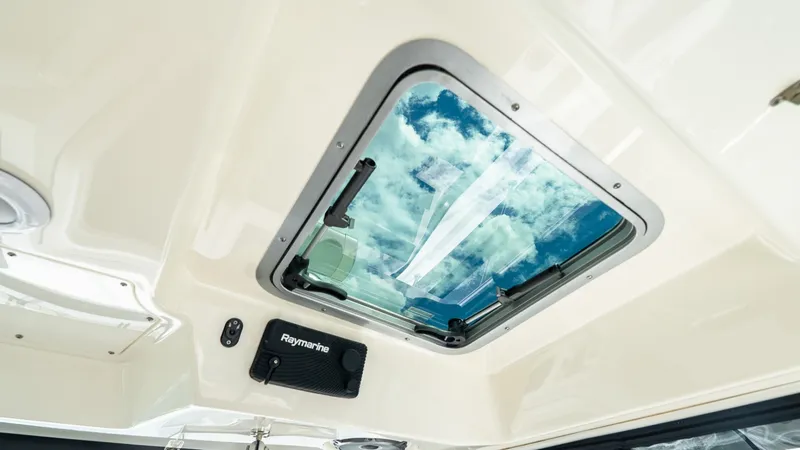 Slide: The Image of Boston Whaler 325 Conquest 2020 - 6262047