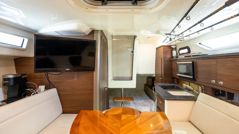 Slide: The Image of Boston Whaler 325 Conquest 2020 - 6262054