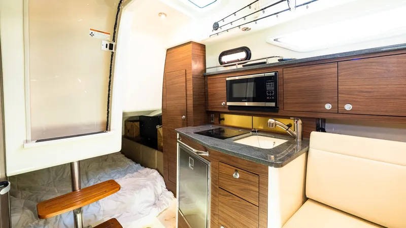 Slide: The Image of Boston Whaler 325 Conquest 2020 - 6262055