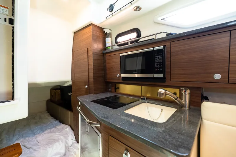 Slide: The Image of Boston Whaler 325 Conquest 2020 - 6262056