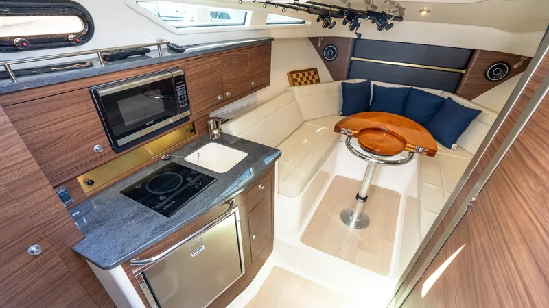 Slide: The Image of Boston Whaler 325 Conquest 2020 - 6262057