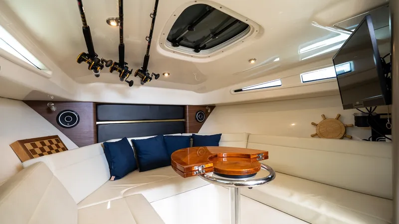 Slide: The Image of Boston Whaler 325 Conquest 2020 - 6262058