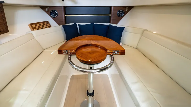 Slide: The Image of Boston Whaler 325 Conquest 2020 - 6262059