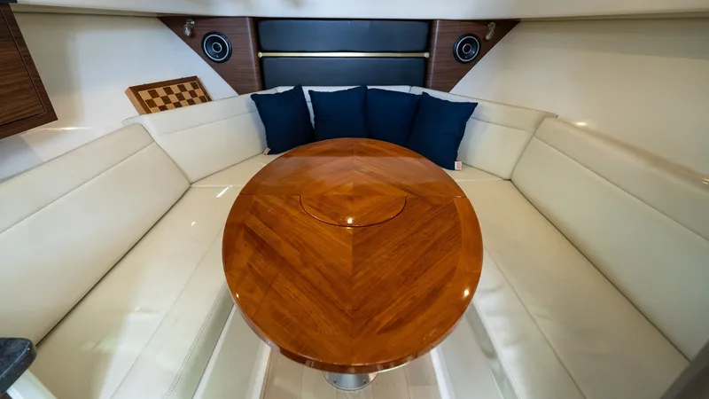 Slide: The Image of Boston Whaler 325 Conquest 2020 - 6262060
