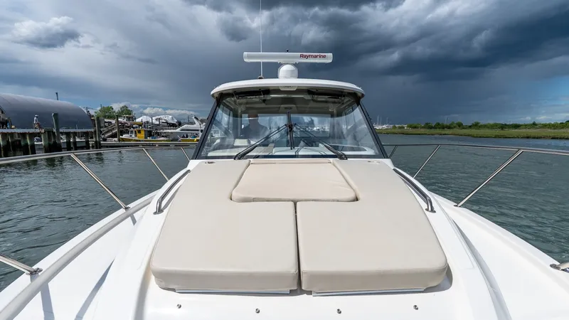 Slide: The Image of Boston Whaler 325 Conquest 2020 - 6262065