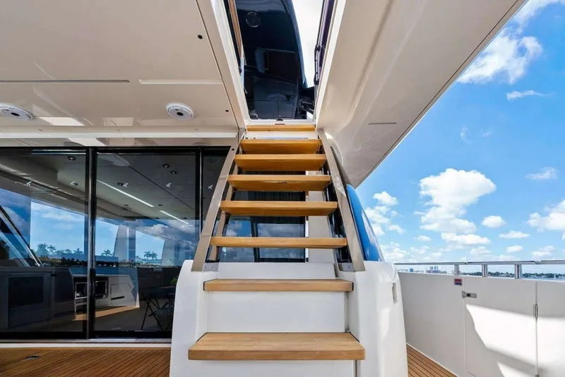 Slide: The Image of Ferretti 780 2022 - 6263027