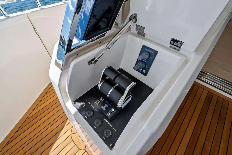 Slide: The Image of Ferretti 780 2022 - 6263029