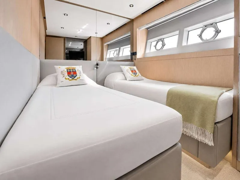 Slide: The Image of Ferretti 780 2022 - 6263060