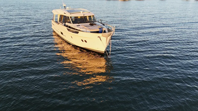The Image of Greenline 48 Coupe Hybrid 2019 - 0