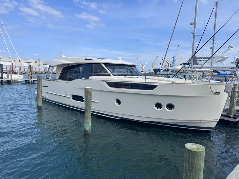 Slide: The Image of Greenline 48 Coupe Hybrid 2019 - 6263160