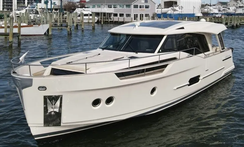 Slide: The Image of Greenline 48 Coupe Hybrid 2019 - 6263162