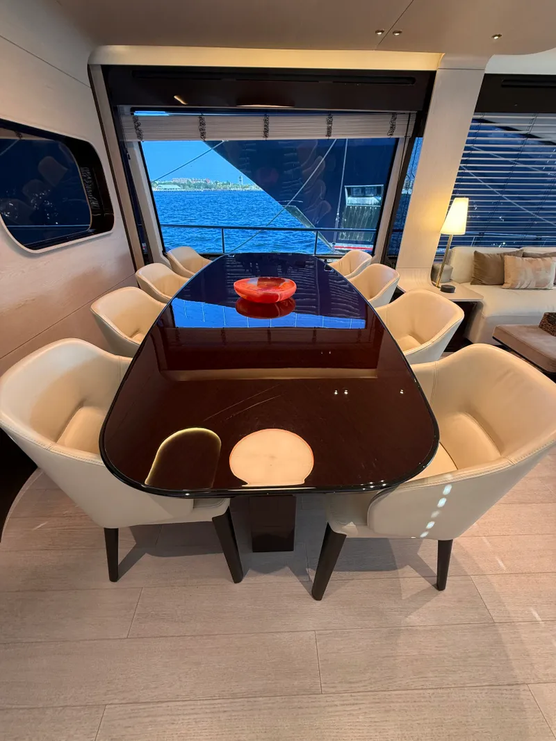 Slide: The Image of Azimut GRANDE 25M 2022 - 7527513