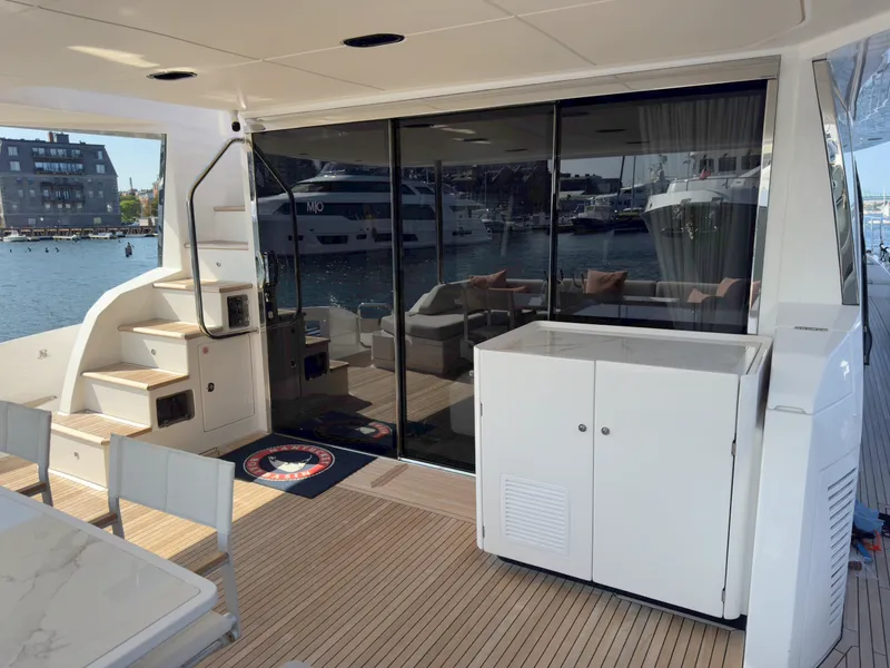 Slide: The Image of Azimut GRANDE 25M 2022 - 7527518