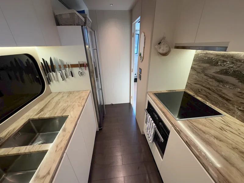 Slide: The Image of Azimut GRANDE 25M 2022 - 7527517
