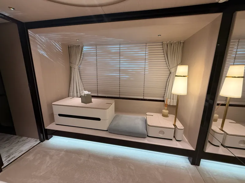 Slide: The Image of Azimut GRANDE 25M 2022 - 7527545