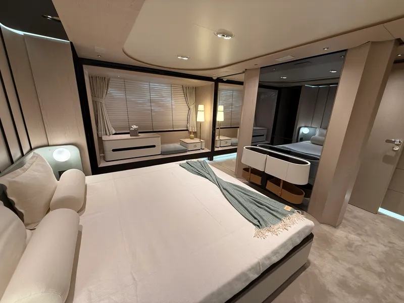 Slide: The Image of Azimut GRANDE 25M 2022 - 7527544