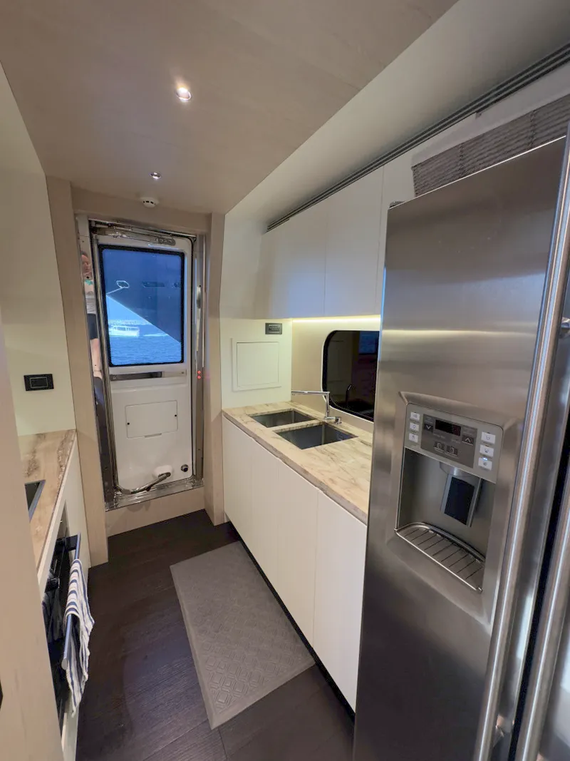 Slide: The Image of Azimut GRANDE 25M 2022 - 7527516