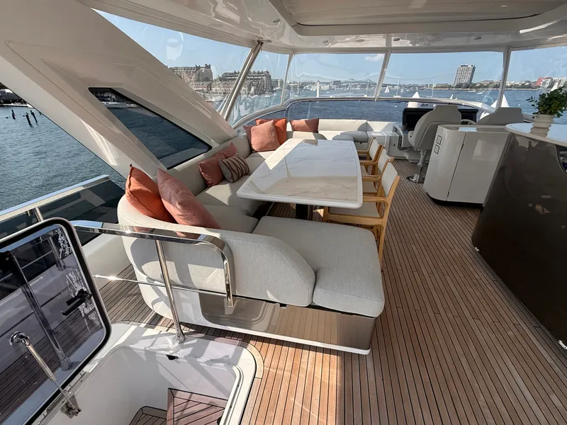 Slide: The Image of Azimut GRANDE 25M 2022 - 7527529