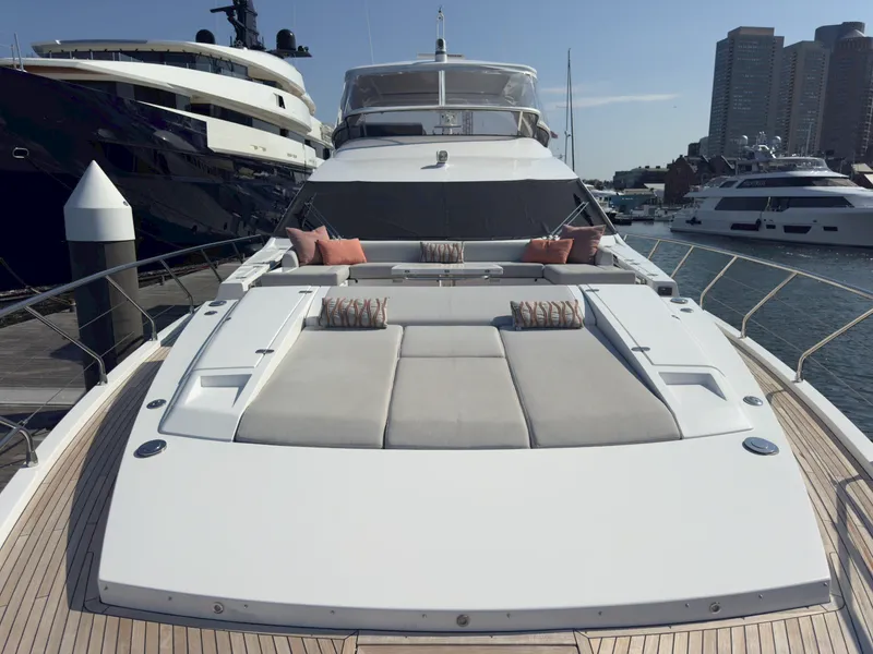 Slide: The Image of Azimut GRANDE 25M 2022 - 7527538