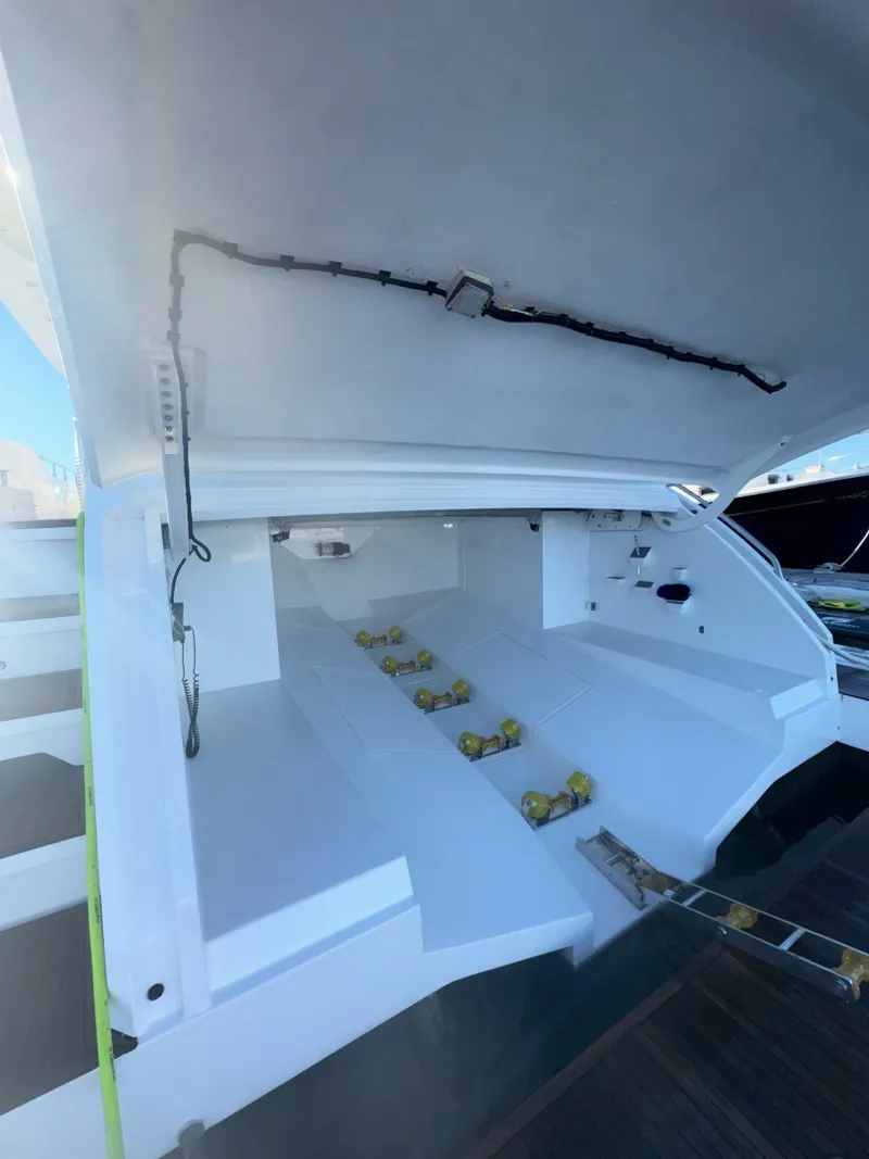 Slide: The Image of Azimut GRANDE 25M 2022 - 7527556