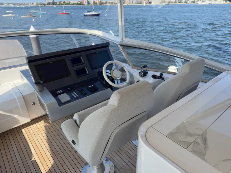 Slide: The Image of Azimut GRANDE 25M 2022 - 7527533