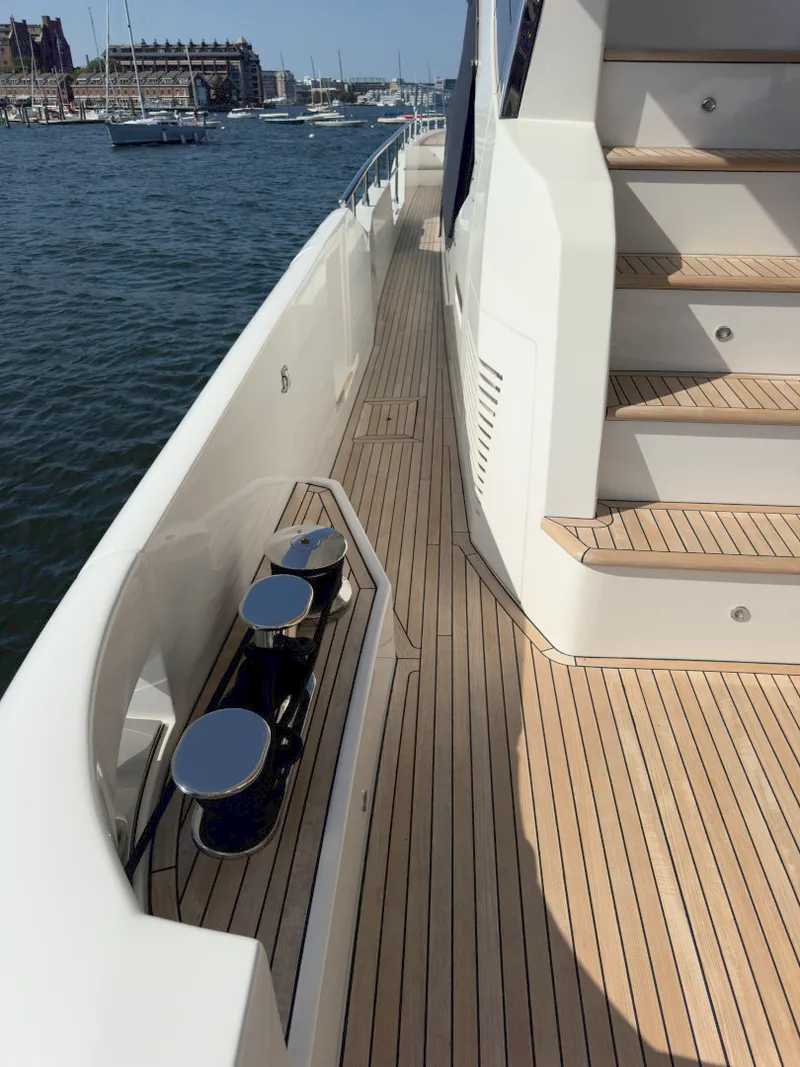 Slide: The Image of Azimut GRANDE 25M 2022 - 7527520