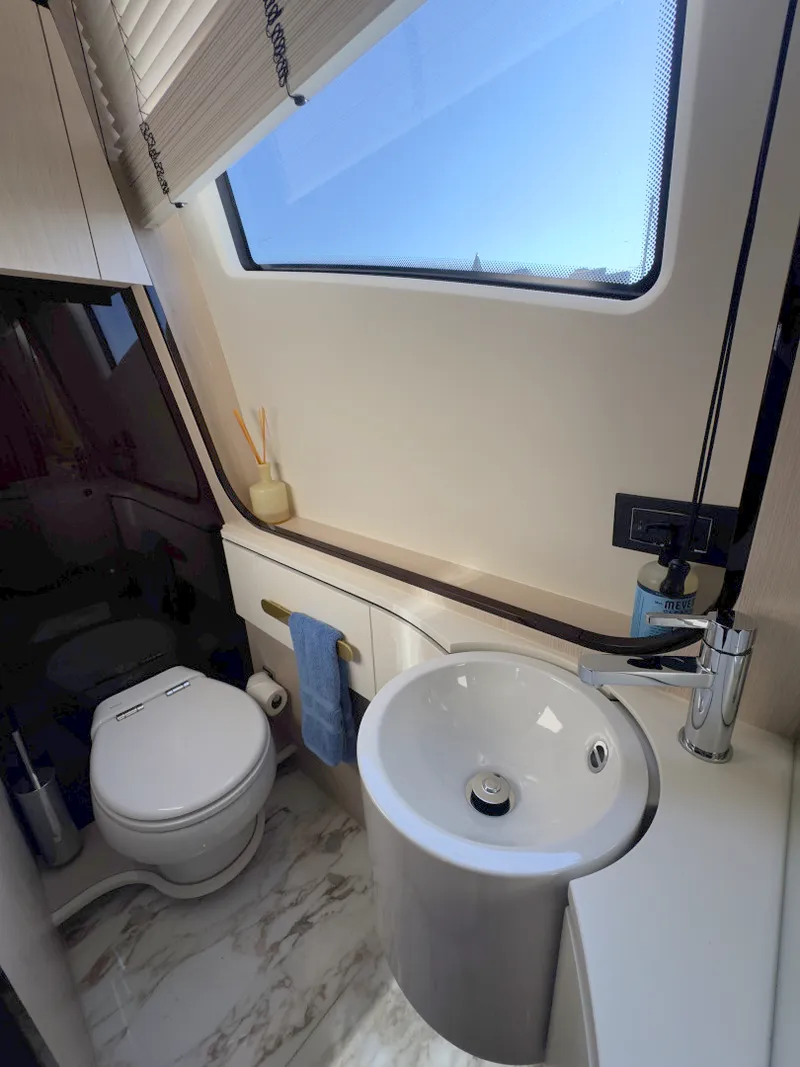 Slide: The Image of Azimut GRANDE 25M 2022 - 7527514