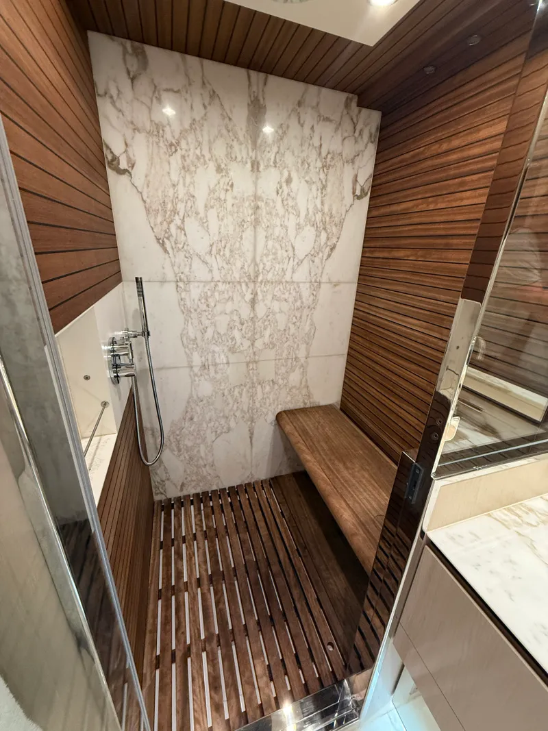 Slide: The Image of Azimut GRANDE 25M 2022 - 7527550
