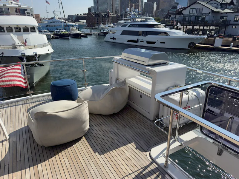Slide: The Image of Azimut GRANDE 25M 2022 - 7527535