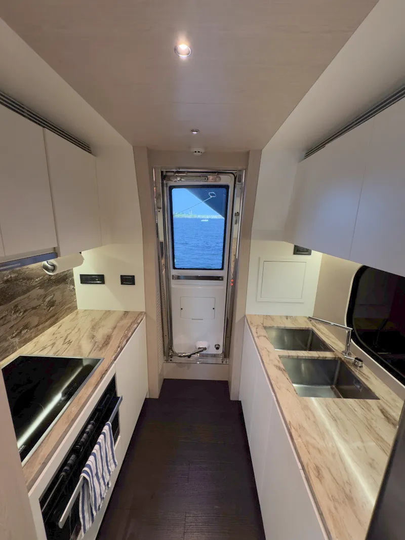 Slide: The Image of Azimut GRANDE 25M 2022 - 7527515