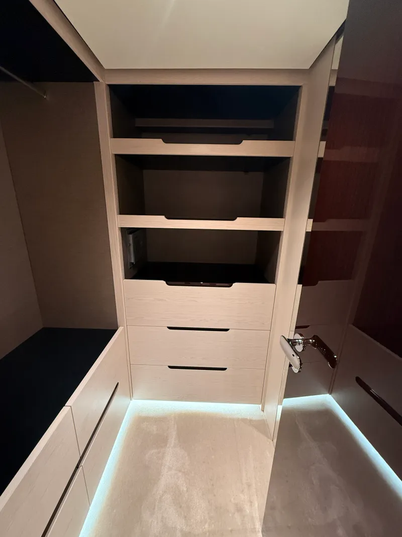 Slide: The Image of Azimut GRANDE 25M 2022 - 7527553
