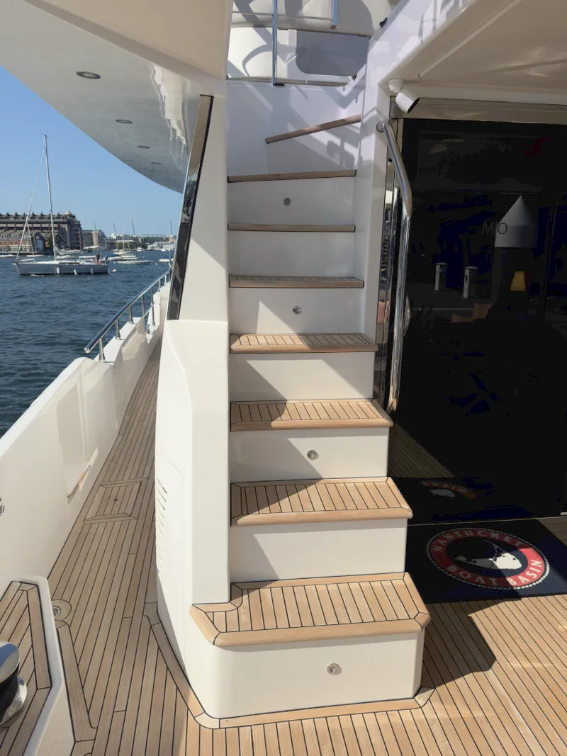 Slide: The Image of Azimut GRANDE 25M 2022 - 7527519