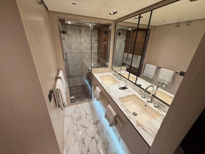 Slide: The Image of Azimut GRANDE 25M 2022 - 7527549