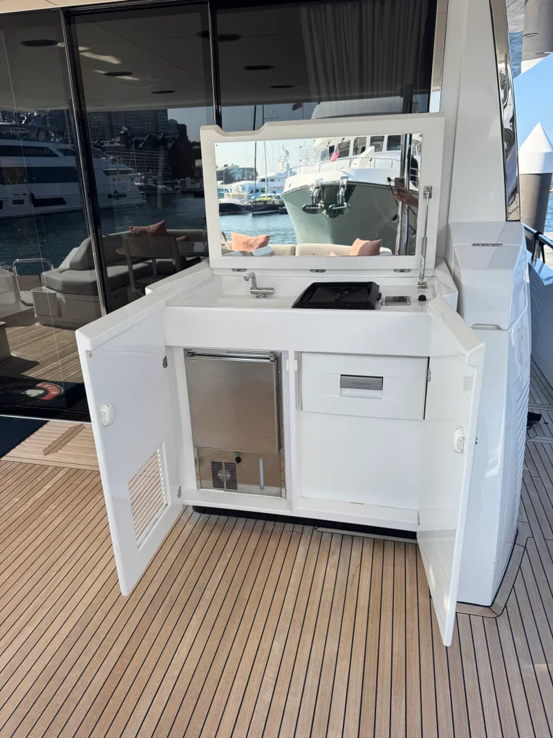 Slide: The Image of Azimut GRANDE 25M 2022 - 7527521