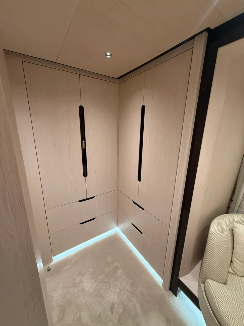 Slide: The Image of Azimut GRANDE 25M 2022 - 7527554