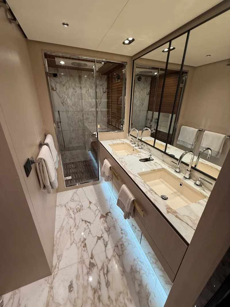 Slide: The Image of Azimut GRANDE 25M 2022 - 7527551