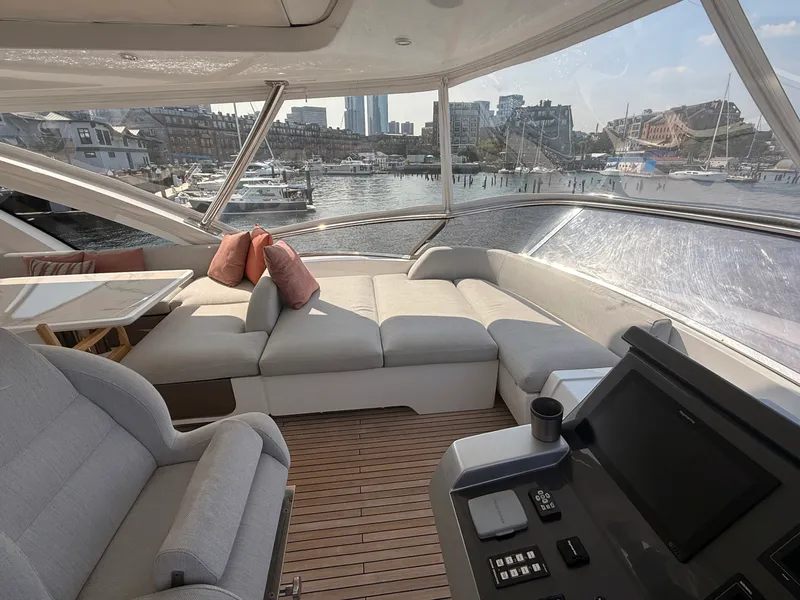 Slide: The Image of Azimut GRANDE 25M 2022 - 7527527