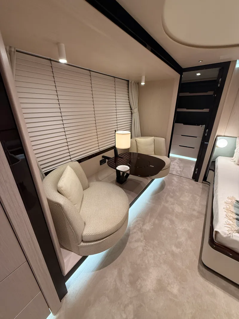Slide: The Image of Azimut GRANDE 25M 2022 - 7527546