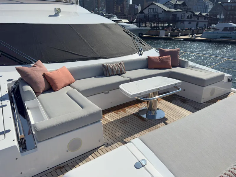 Slide: The Image of Azimut GRANDE 25M 2022 - 7527539