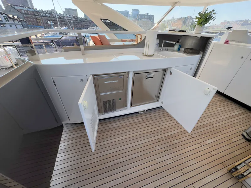 Slide: The Image of Azimut GRANDE 25M 2022 - 7527524