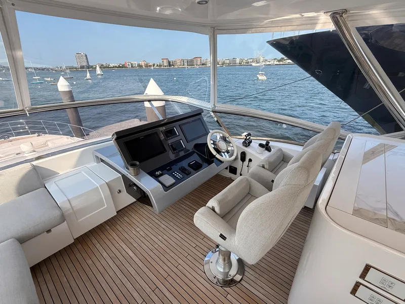 Slide: The Image of Azimut GRANDE 25M 2022 - 7527532