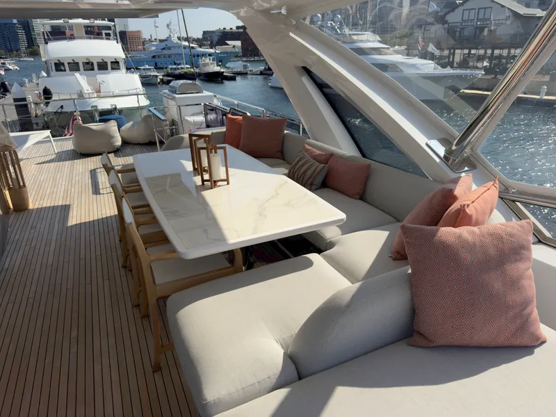 Slide: The Image of Azimut GRANDE 25M 2022 - 7527528