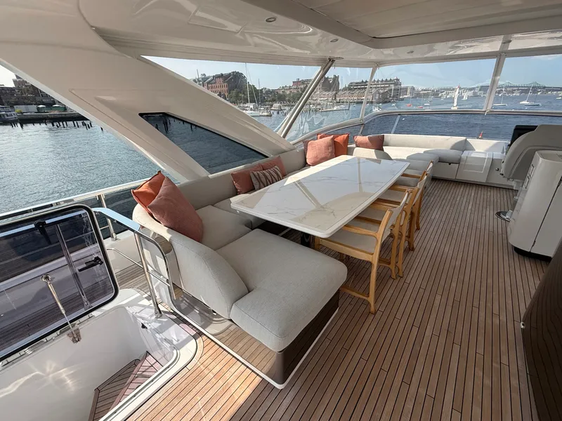 Slide: The Image of Azimut GRANDE 25M 2022 - 7527530
