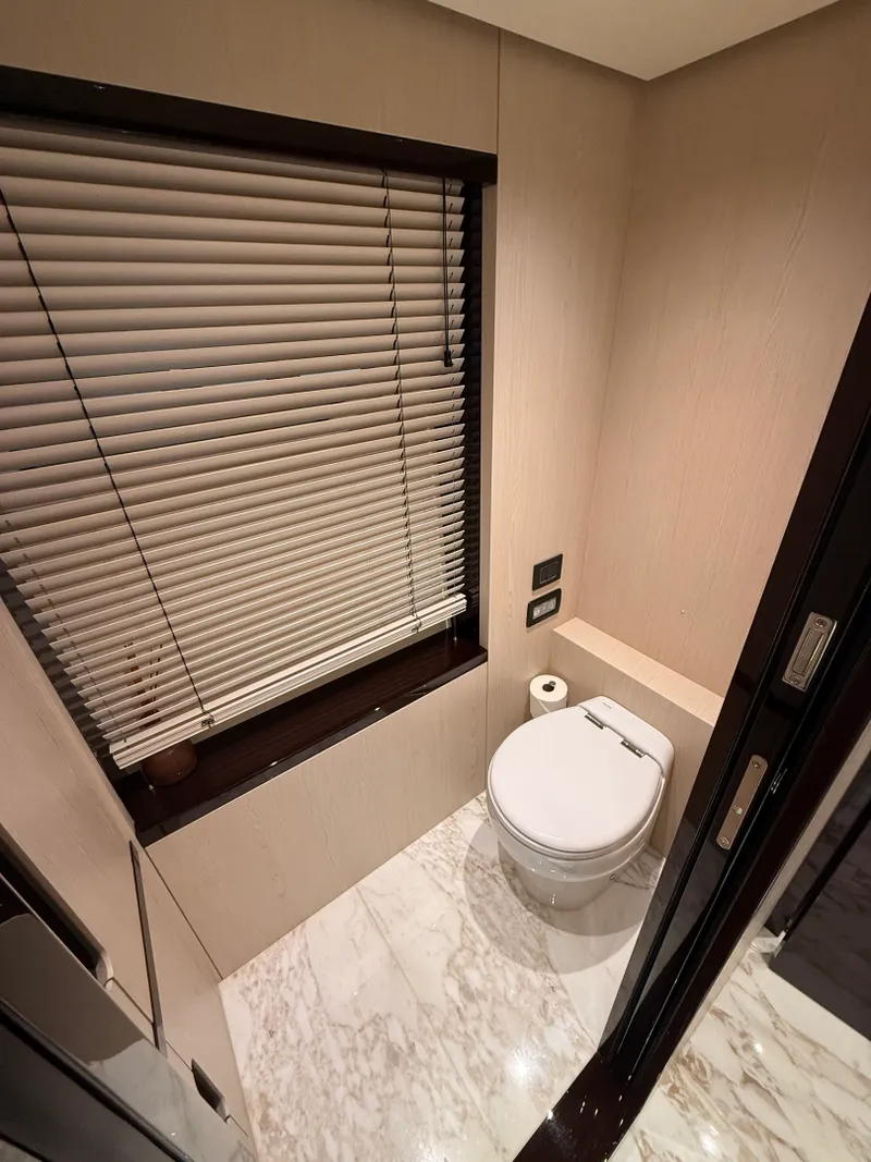 Slide: The Image of Azimut GRANDE 25M 2022 - 7527552