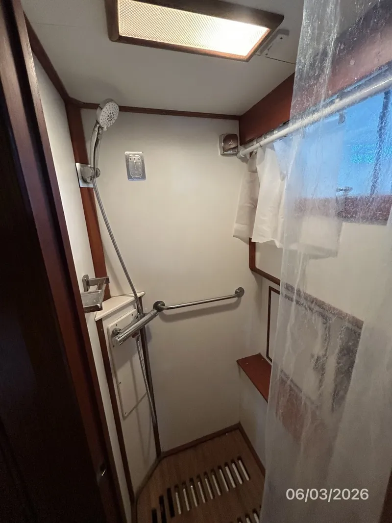 Slide: The Image of 46' Grand Bank master stateroom shower - 6284941