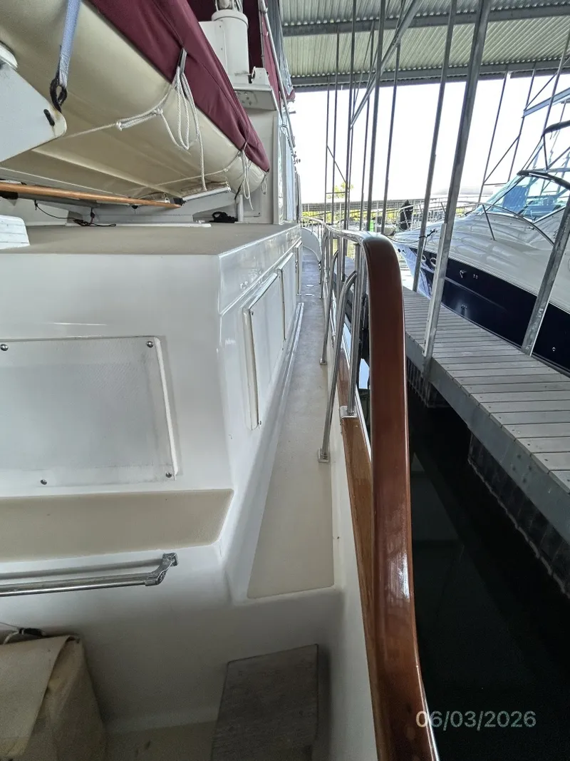 Slide: The Image of 46' Grand Banks starboard side deck2 - 6284964