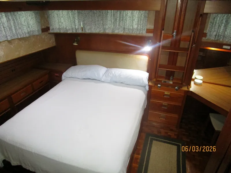 Slide: The Image of 46' Grand Bank master stateroom - 6284936