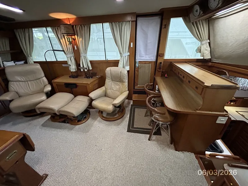 Slide: The Image of 46' Grand Banks salon port - 6284954