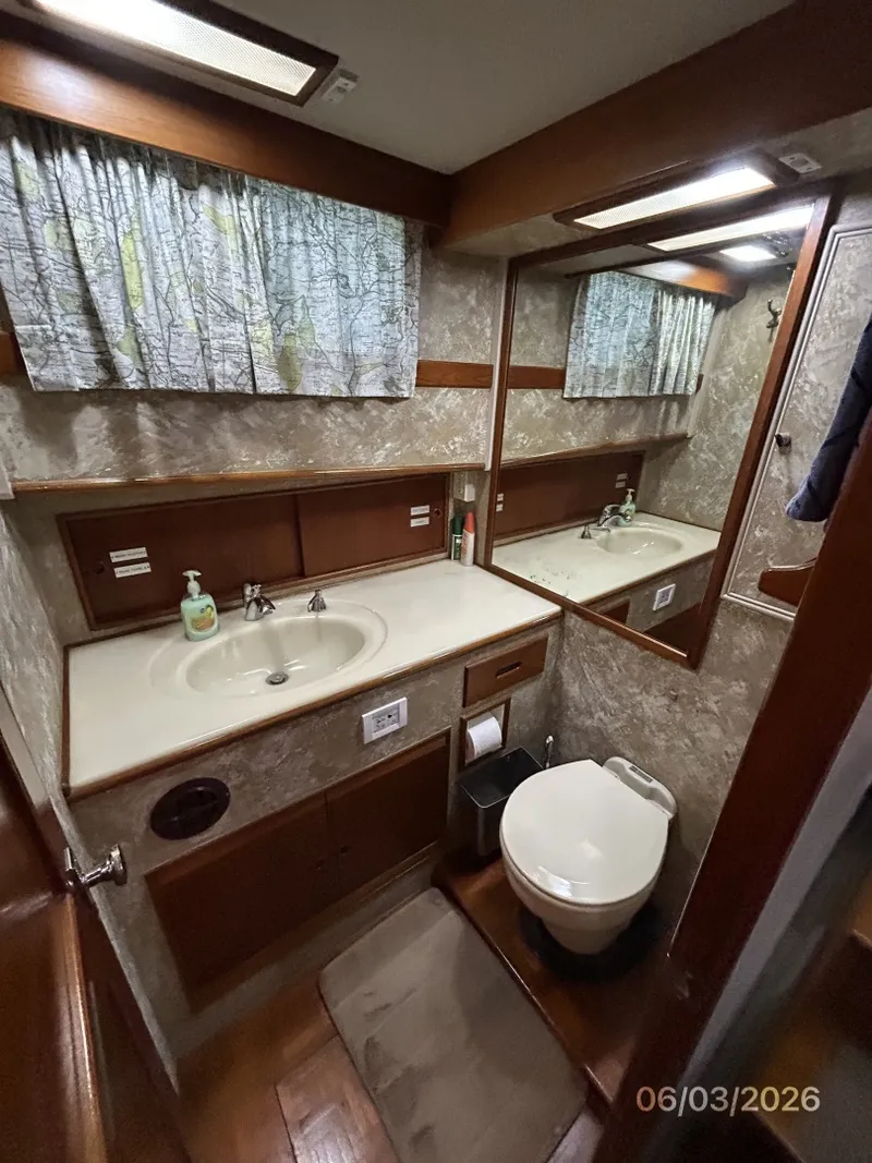 Slide: The Image of 46' Grand Banks guest stateroom head - 6284924