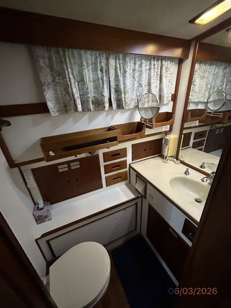 Slide: The Image of 46' Grand Banks master stateroom head - 6284938
